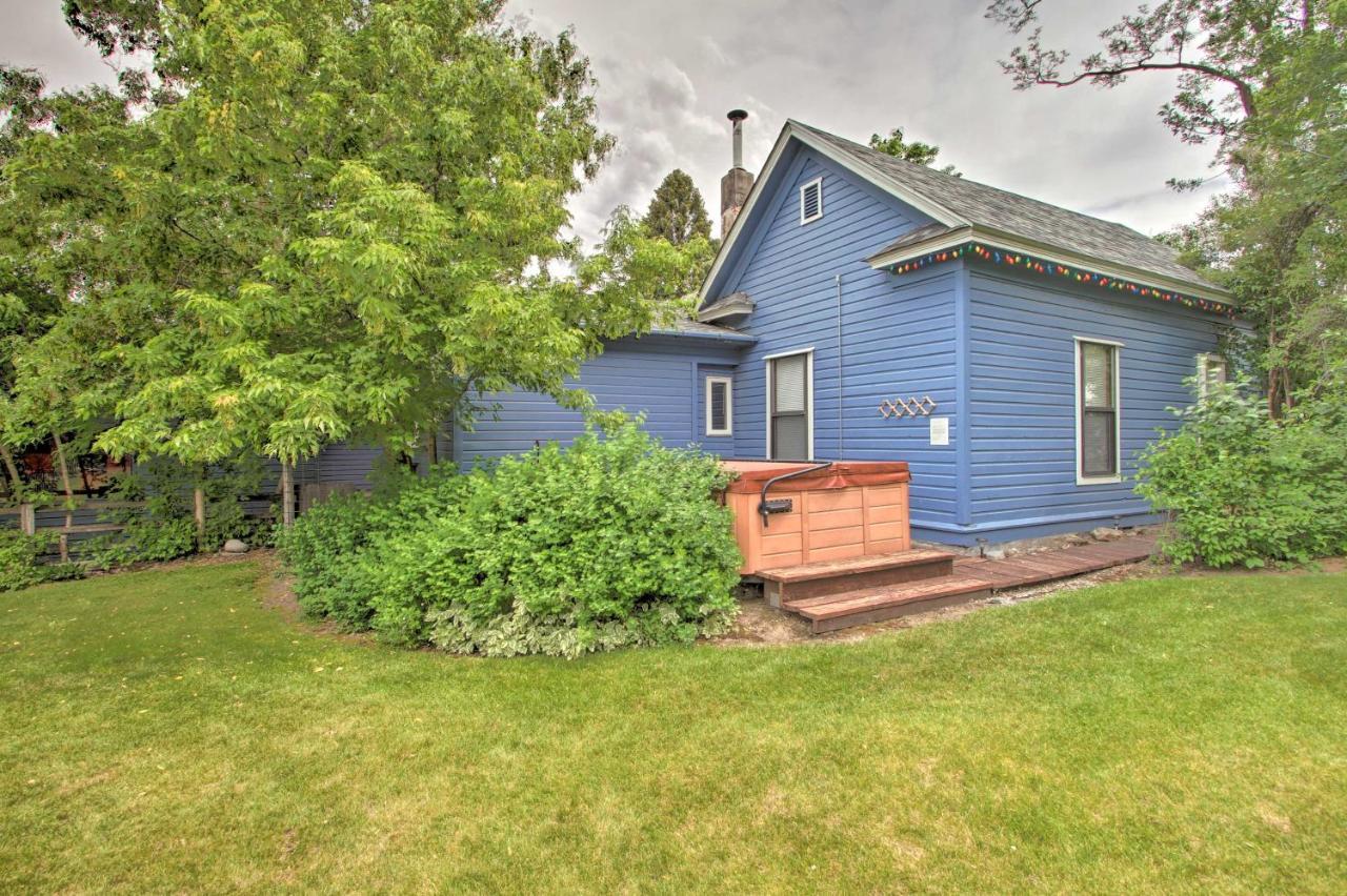 Cozy Home With Hot Tub Half Mi To Salmon River! Exterior photo