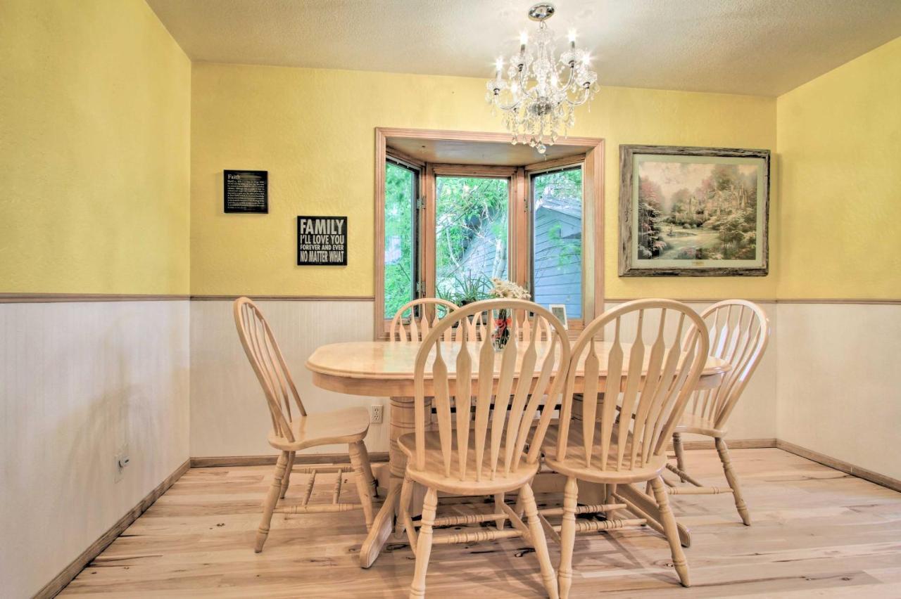 Cozy Home With Hot Tub Half Mi To Salmon River! Exterior photo